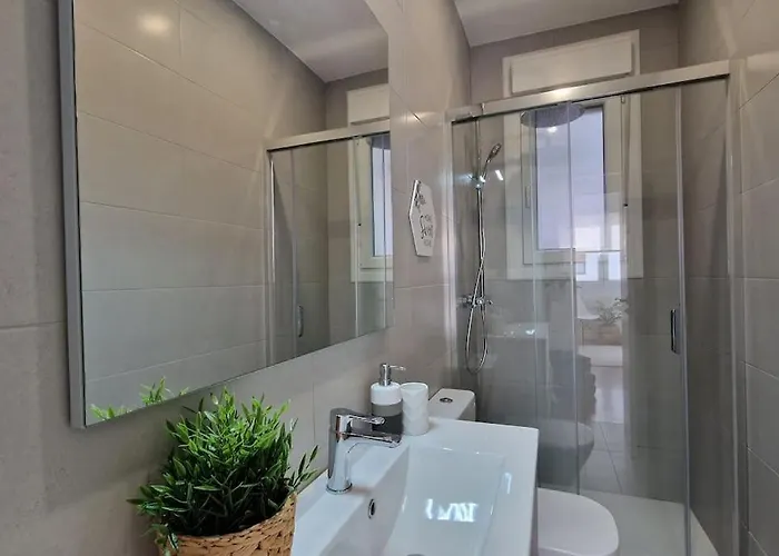 Cozy In The Center By Aloha *