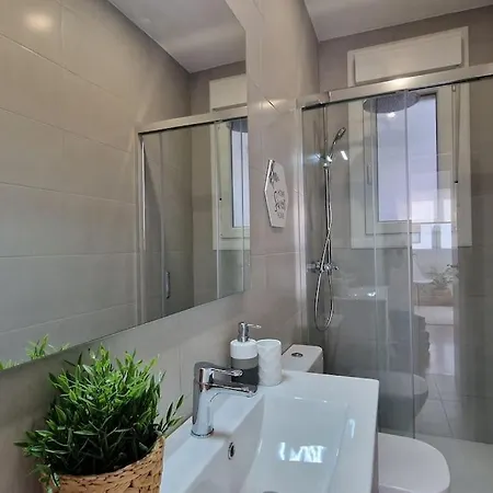 Cozy In The Center By Aloha *