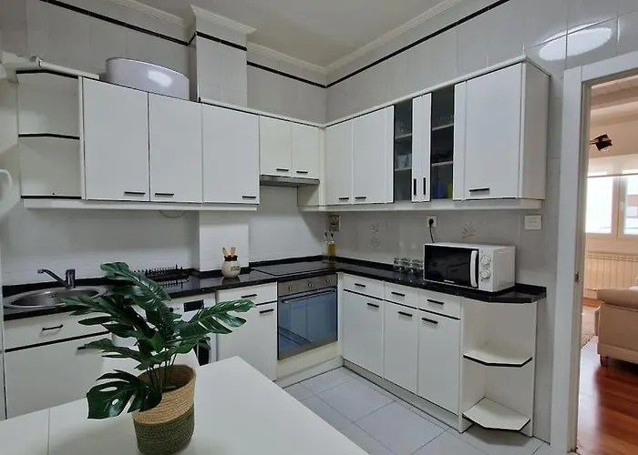 Cozy In The Center By Aloha